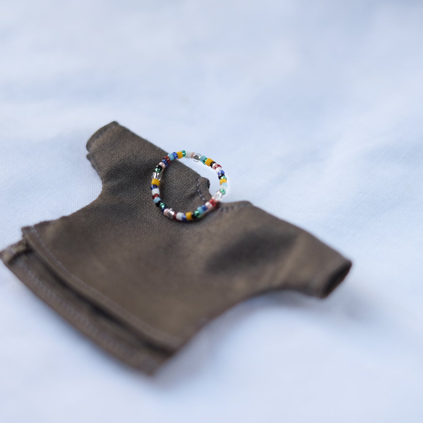 Side slit BigT+ glass necklace